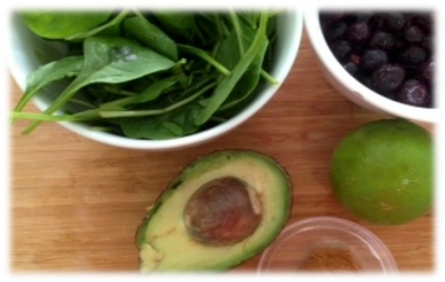 Spinach, Avocado & Blueberry Green Smoothie